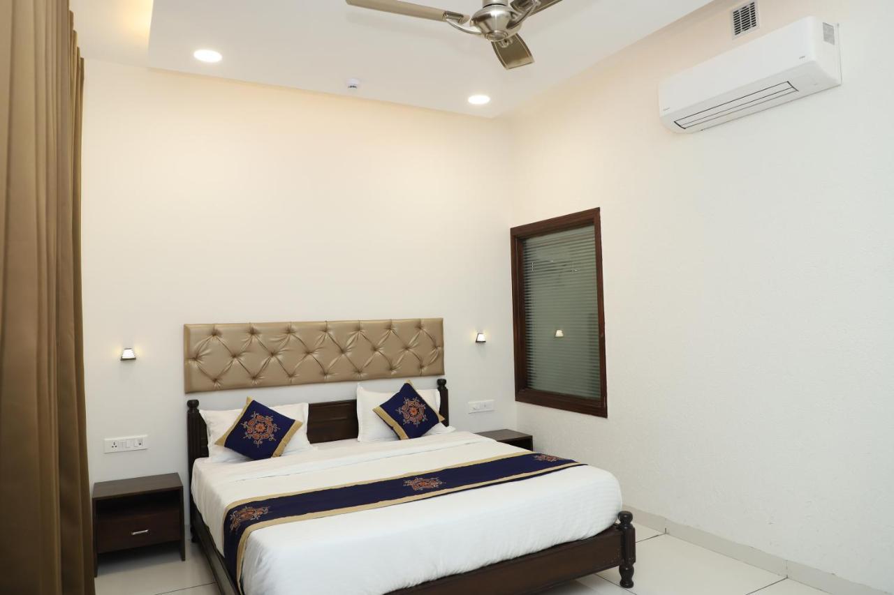 Clover Inn Udaipur Eksteriør billede
