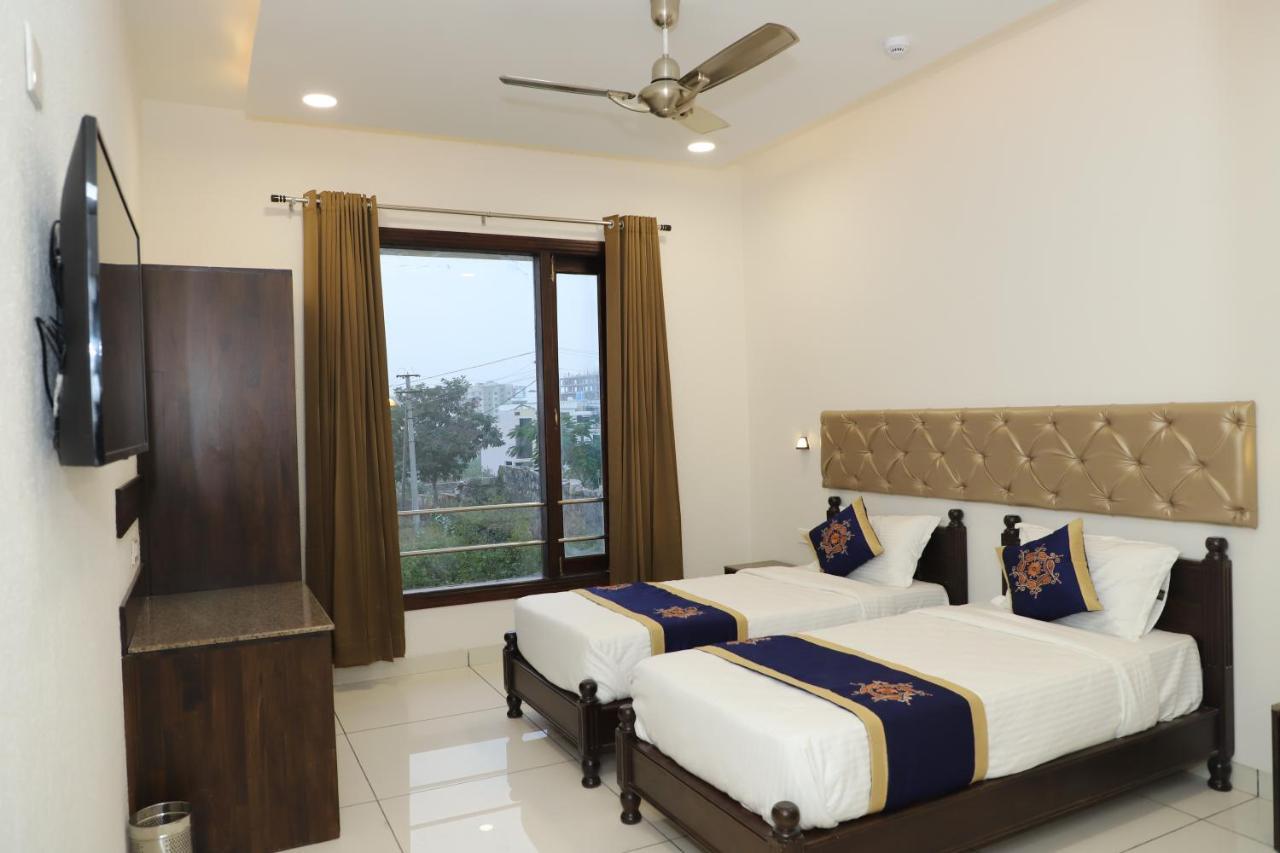 Clover Inn Udaipur Eksteriør billede