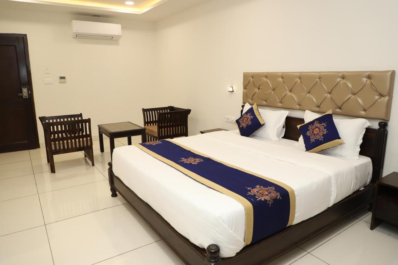 Clover Inn Udaipur Eksteriør billede