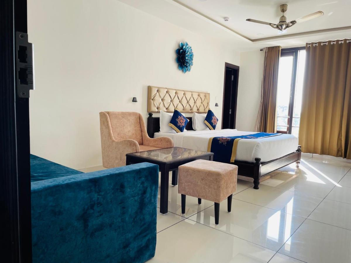 Clover Inn Udaipur Eksteriør billede
