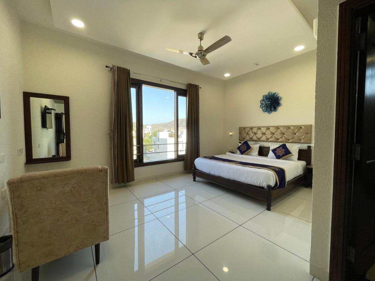 Clover Inn Udaipur Eksteriør billede