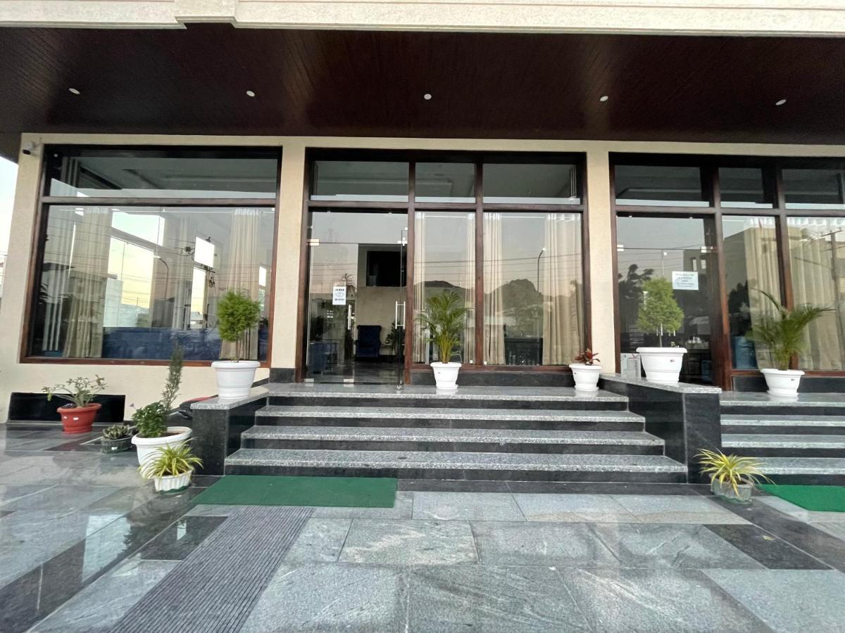 Clover Inn Udaipur Eksteriør billede