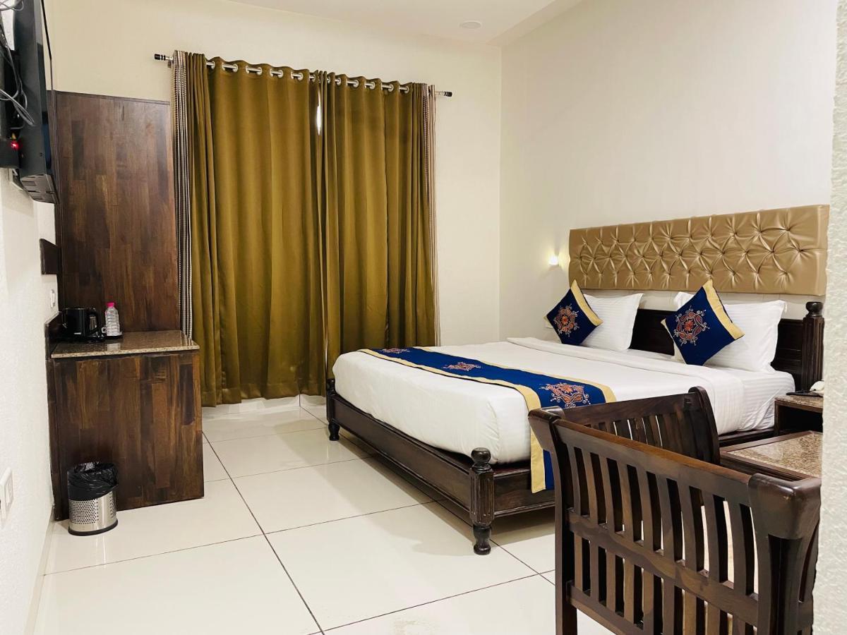 Clover Inn Udaipur Eksteriør billede