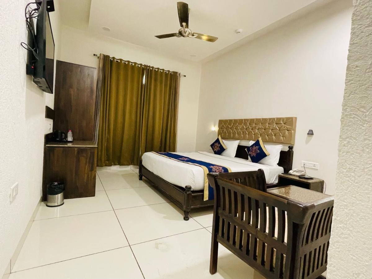Clover Inn Udaipur Eksteriør billede